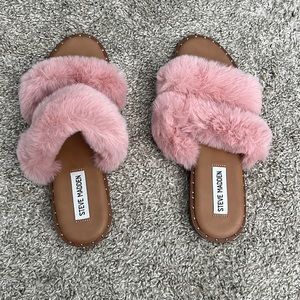 NWOT Steve Madden fluffy slippers